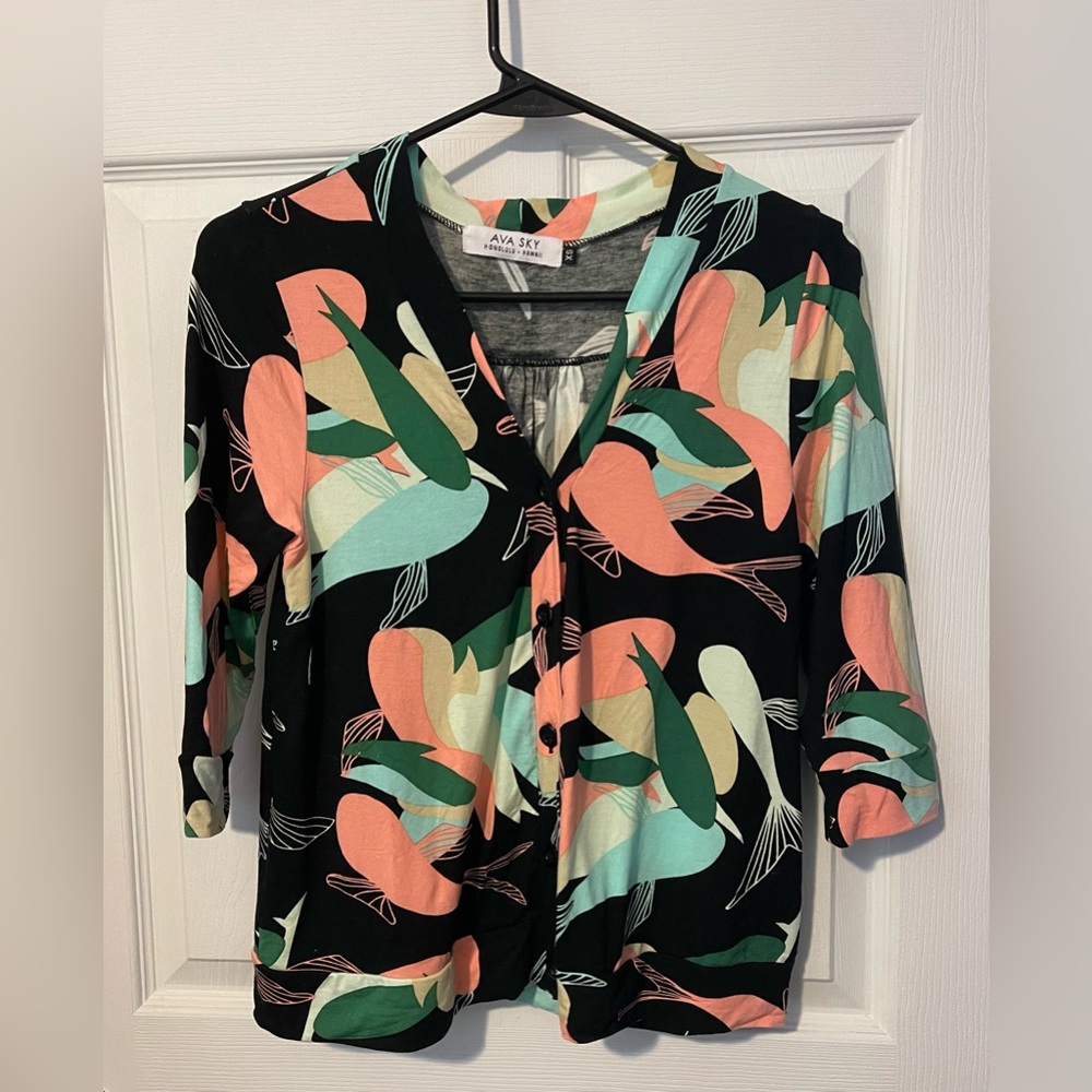 🌺 AVA SKY Multicolor Fighting Eel Fish 3/4 Sleeves Top Women’s Size XS
